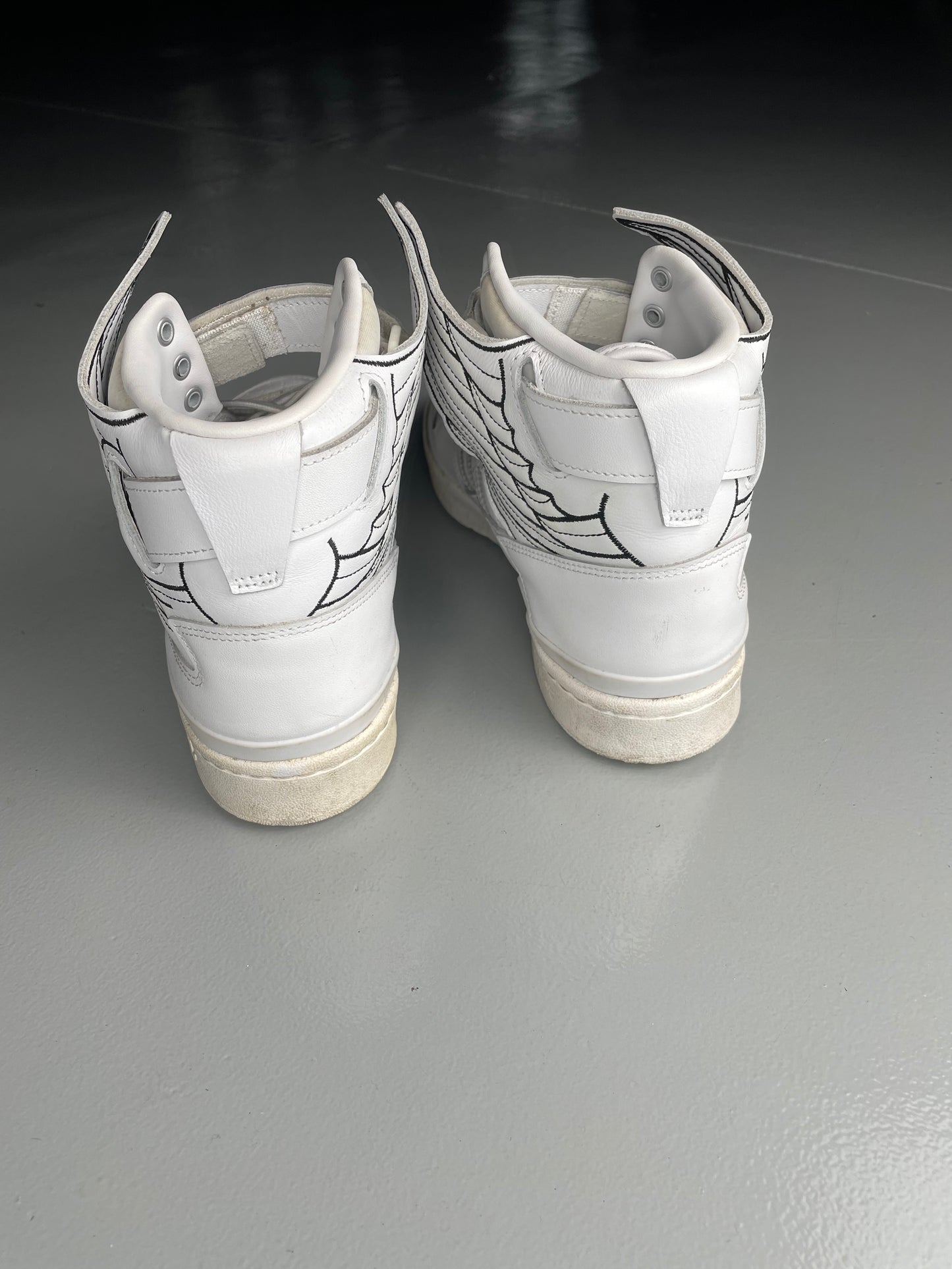 adidas Originals by Jeremy Scott 2022 JS Wings 4.0 (white) - size 43 1/3