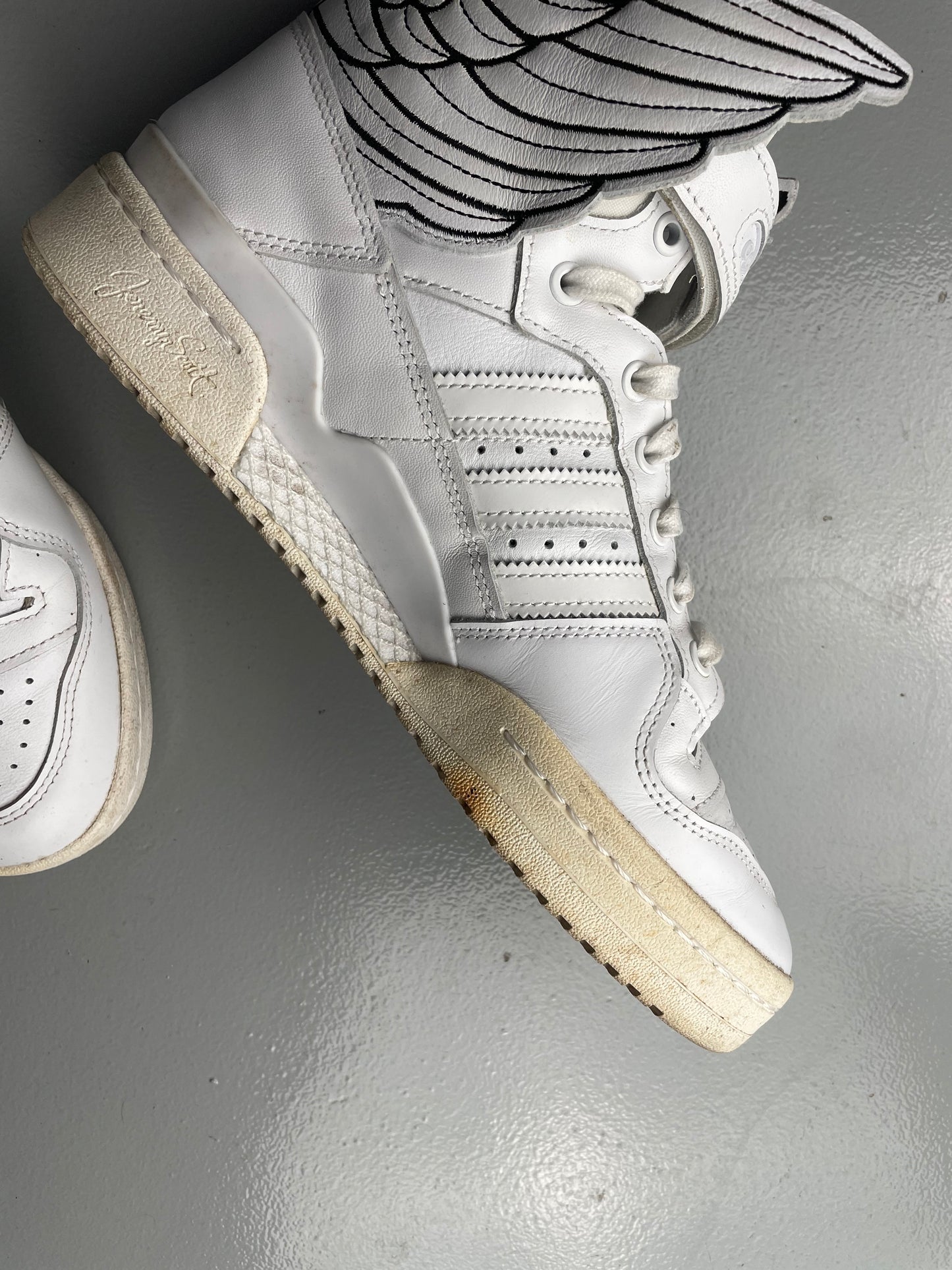 adidas Originals by Jeremy Scott 2022 JS Wings 4.0 (white) - size 43 1/3