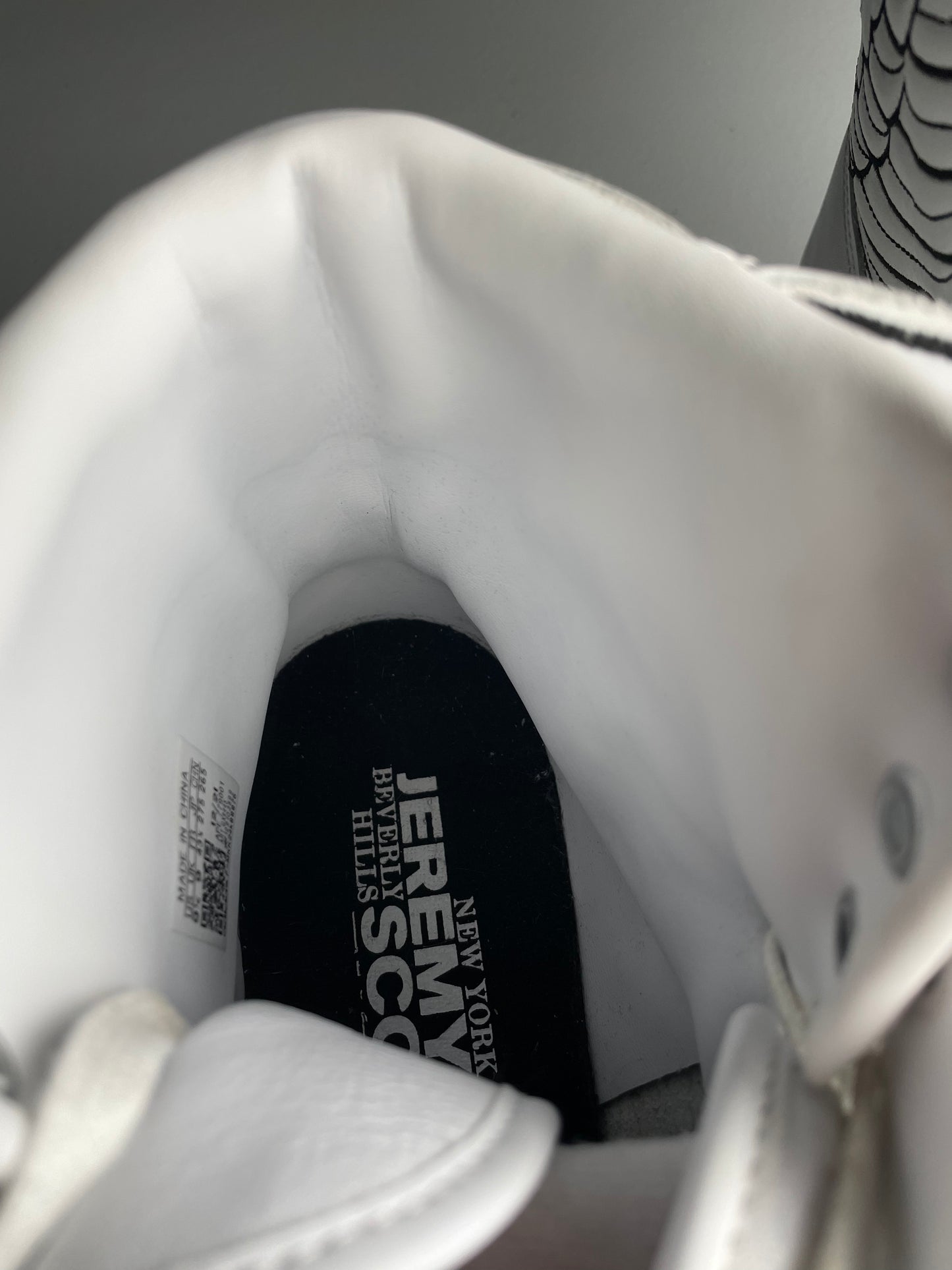 adidas Originals by Jeremy Scott 2022 JS Wings 4.0 (white) - size 43 1/3