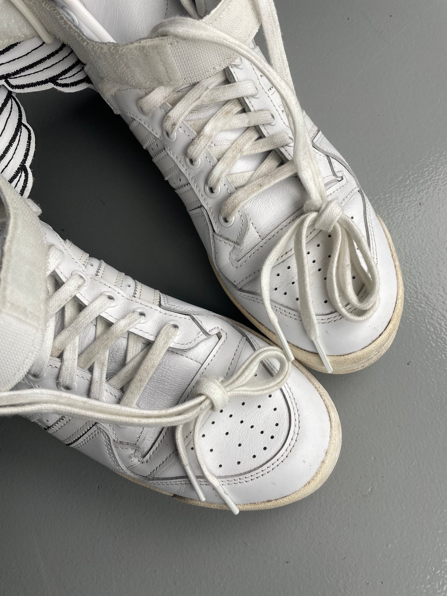 adidas Originals by Jeremy Scott 2022 JS Wings 4.0 (white) - size 43 1/3