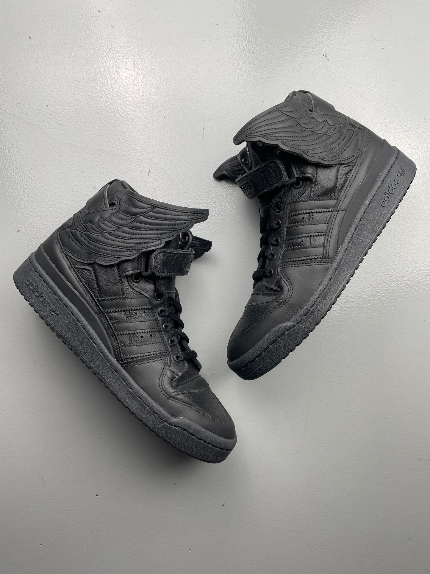 adidas Originals by Jeremy Scott 2022 JS Wings 4.0 (black) - size 42 2/3