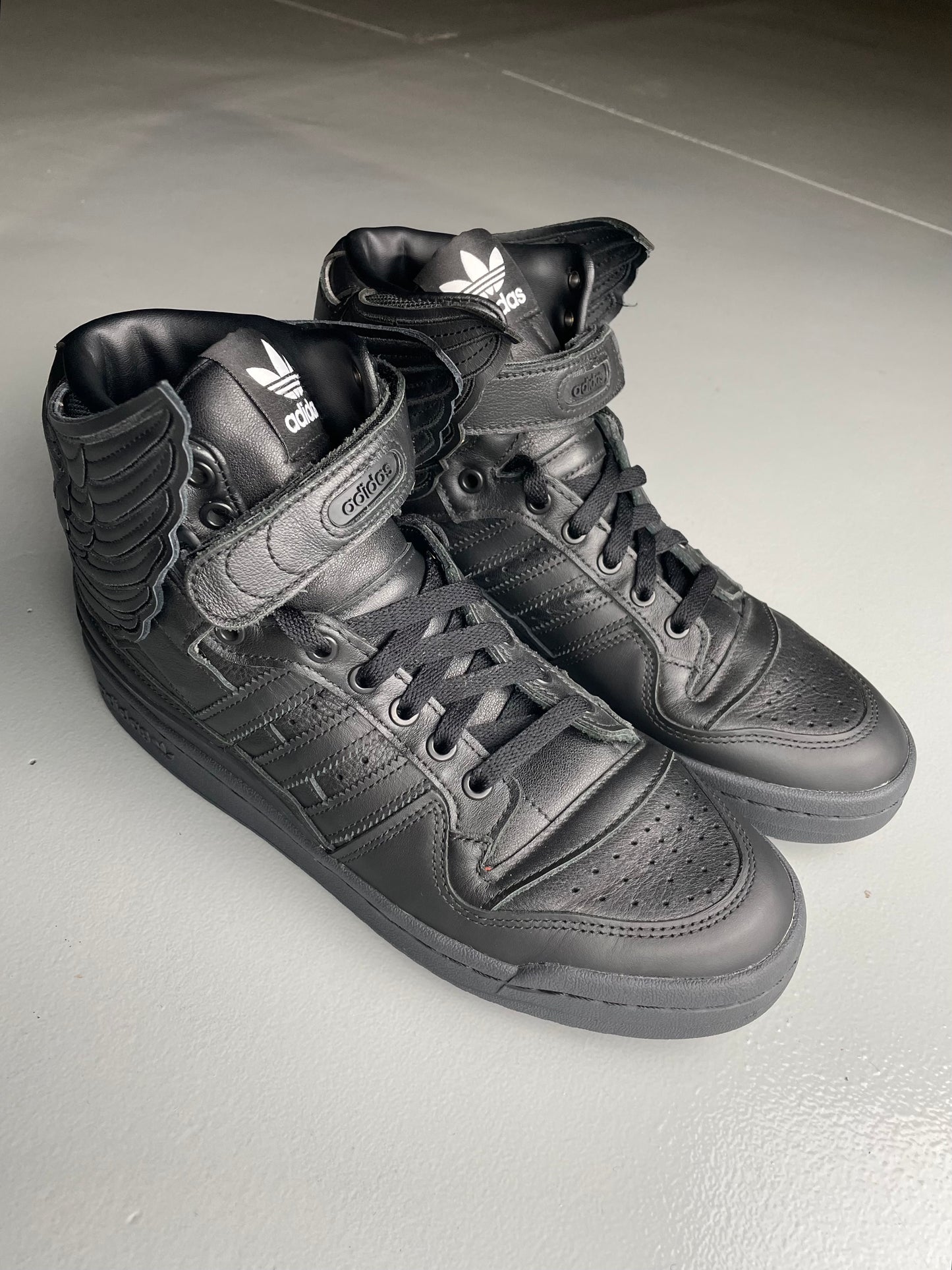 adidas Originals by Jeremy Scott 2022 JS Wings 4.0 (black) - size 42 2/3