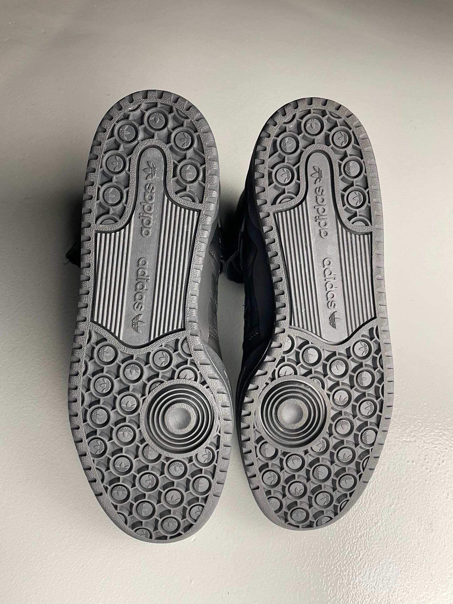 adidas Originals by Jeremy Scott 2022 JS Wings 4.0 (black) - size 42 2/3