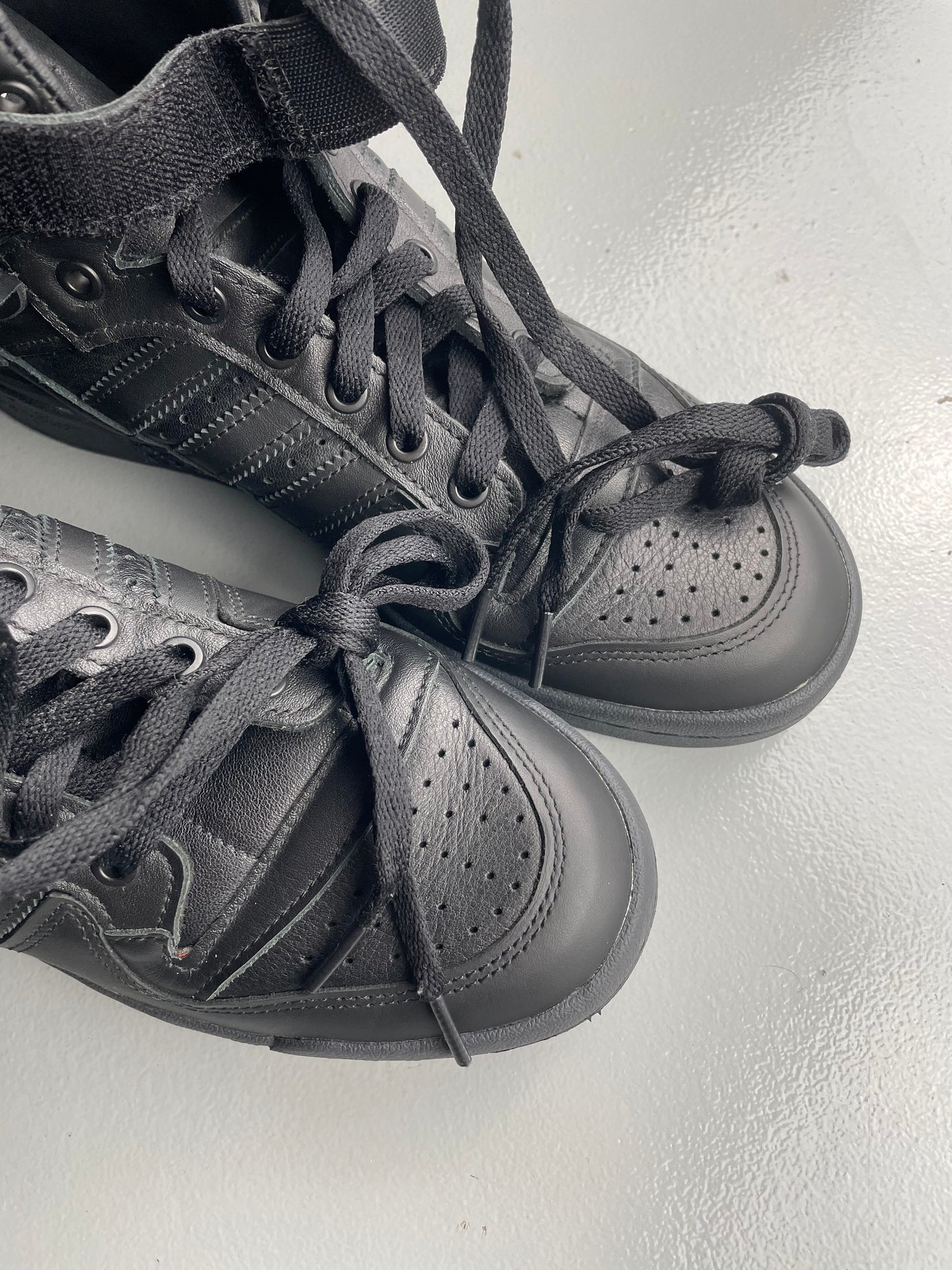 adidas Originals by Jeremy Scott 2022 JS Wings 4.0 (black) - size 42 2/3