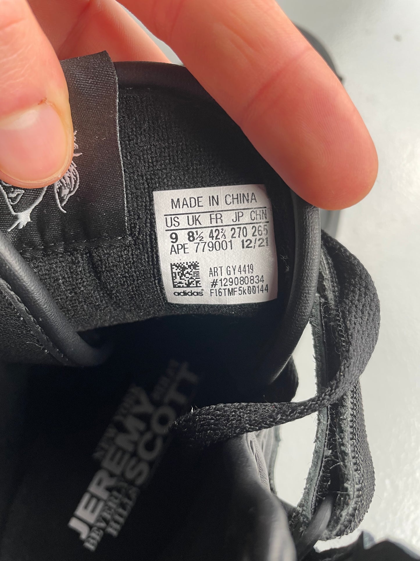 adidas Originals by Jeremy Scott 2022 JS Wings 4.0 (black) - size 42 2/3