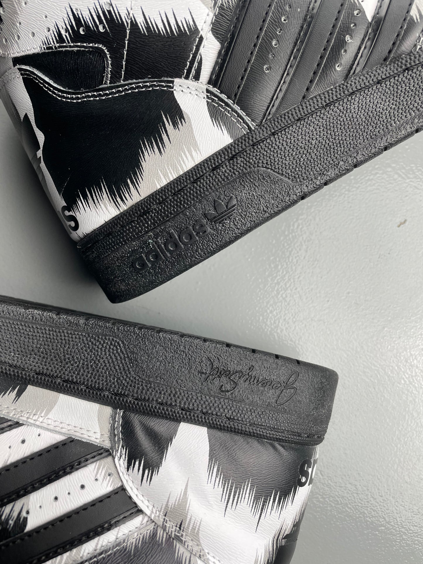 adidas Originals by Jeremy Scott A/W 2015 Instinct Hi G Leo - size 47 1/3