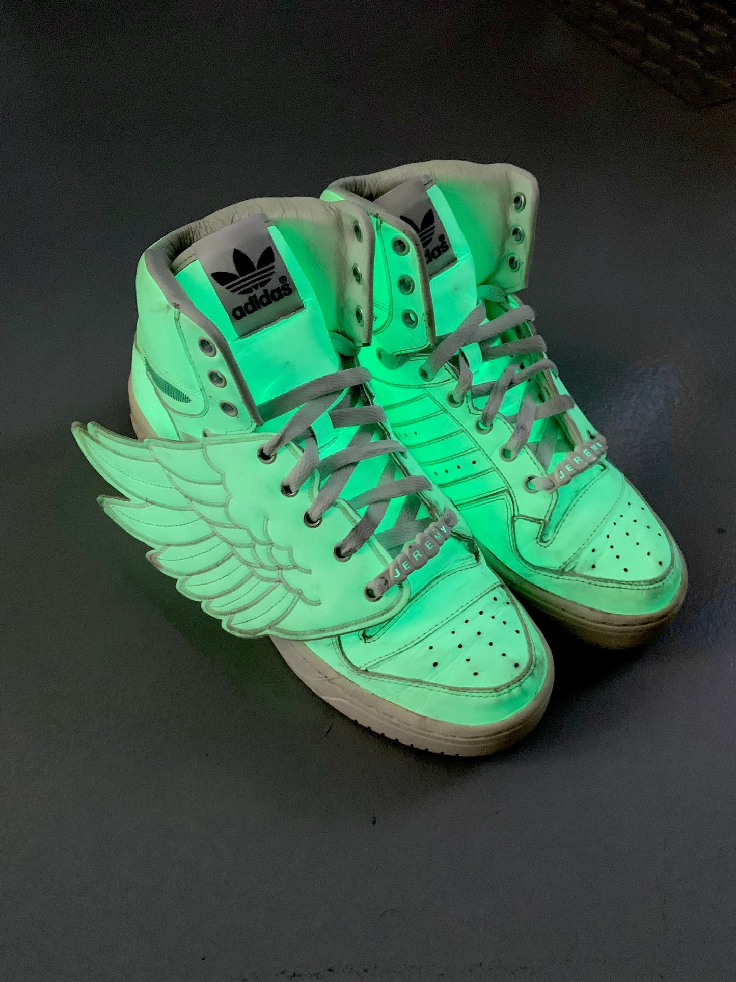 adidas X Jeremy Scott S/S 2011 JS Wings Glow In The Dark - size 41 1/3