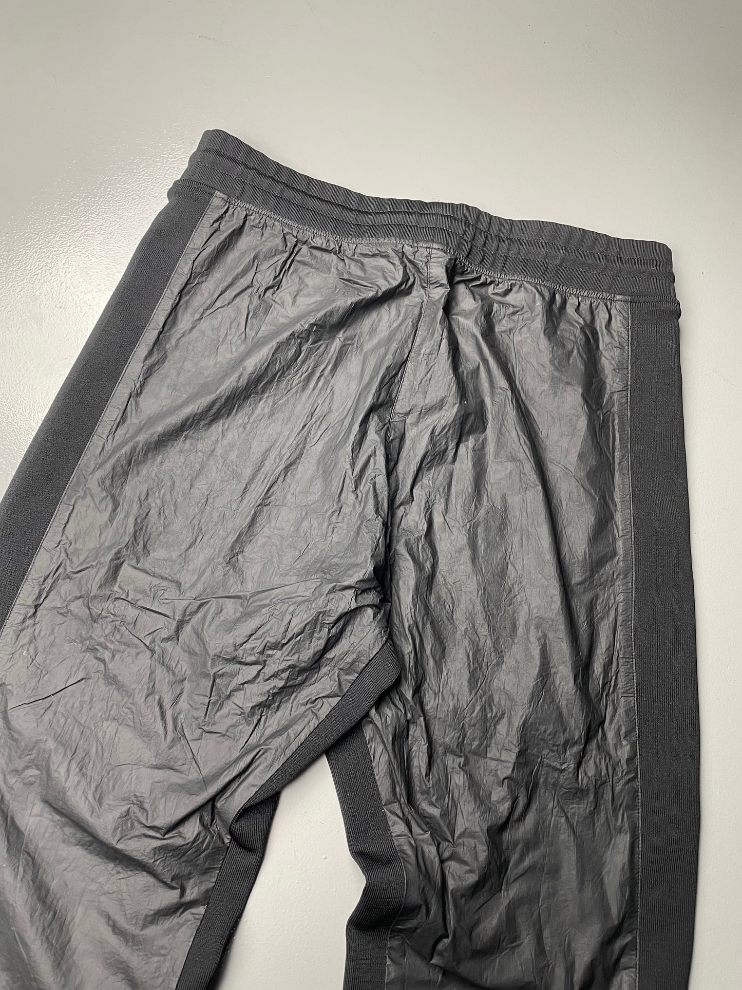 YEEZY Season 3 men's True Onyx Tyvek Joggers - size L