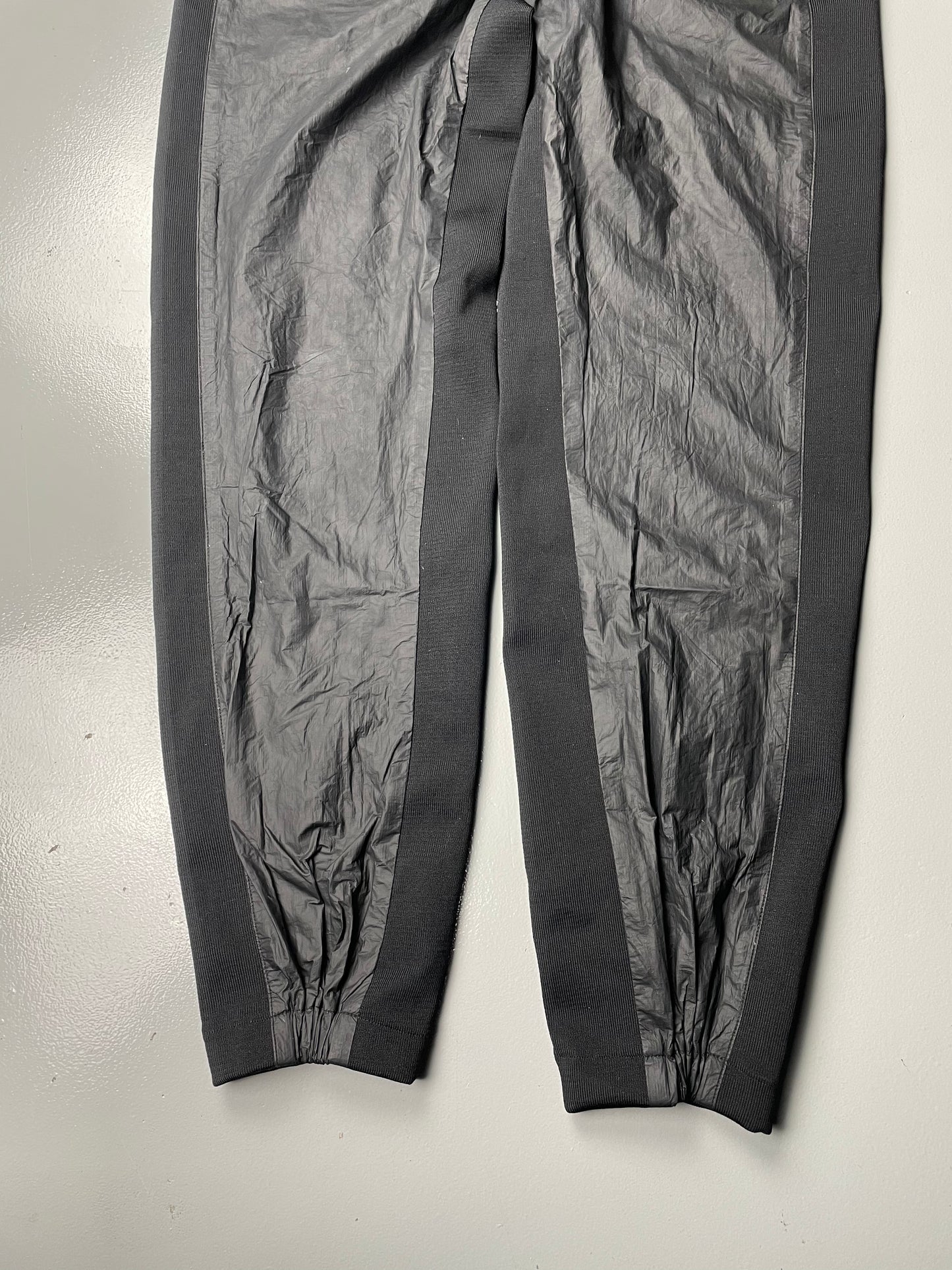 YEEZY Season 3 men's True Onyx Tyvek Joggers - size L