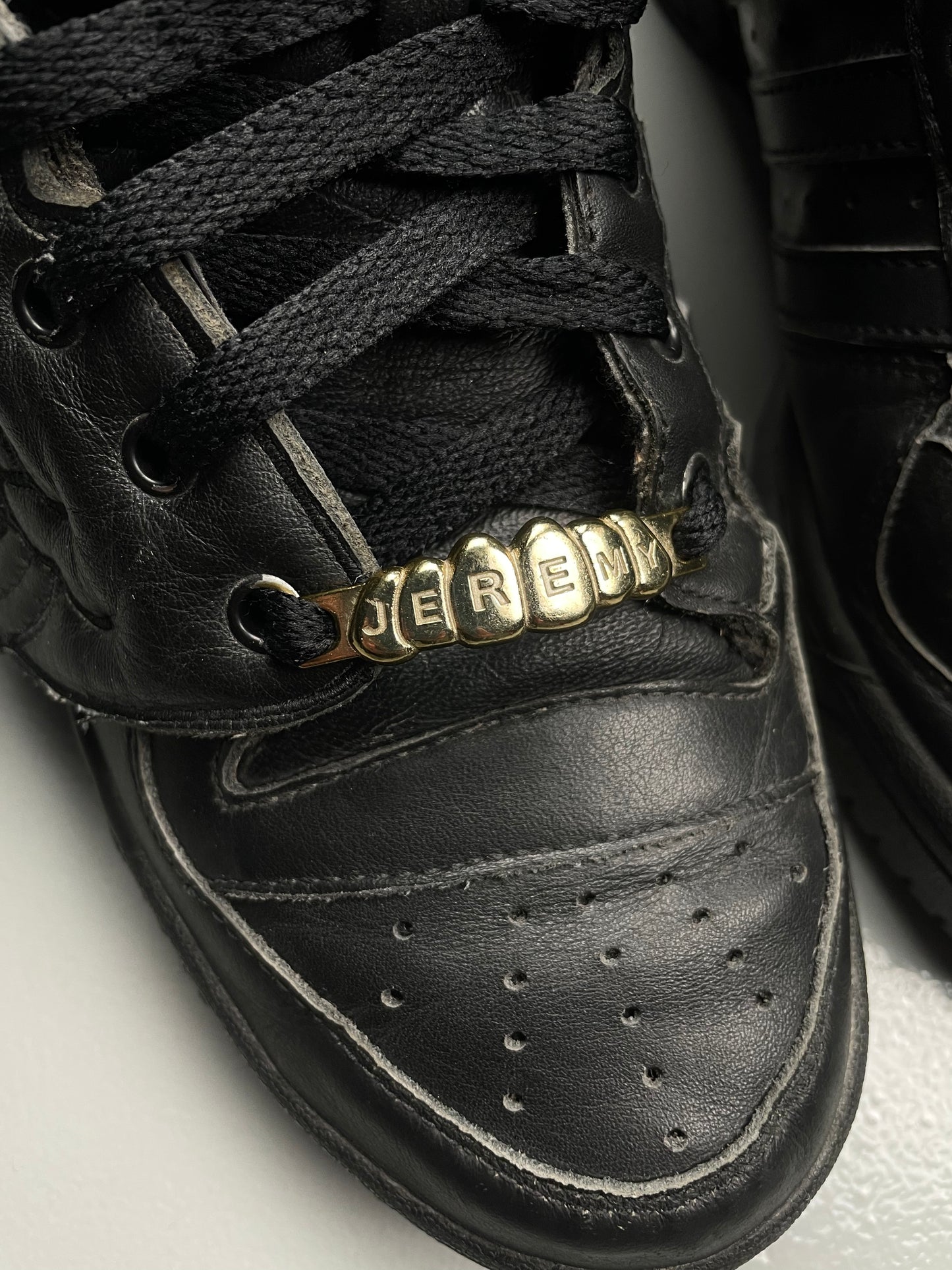 adidas Originals by Jeremy Scott A/W 2009 JS Wings (black) - size 42 2/3