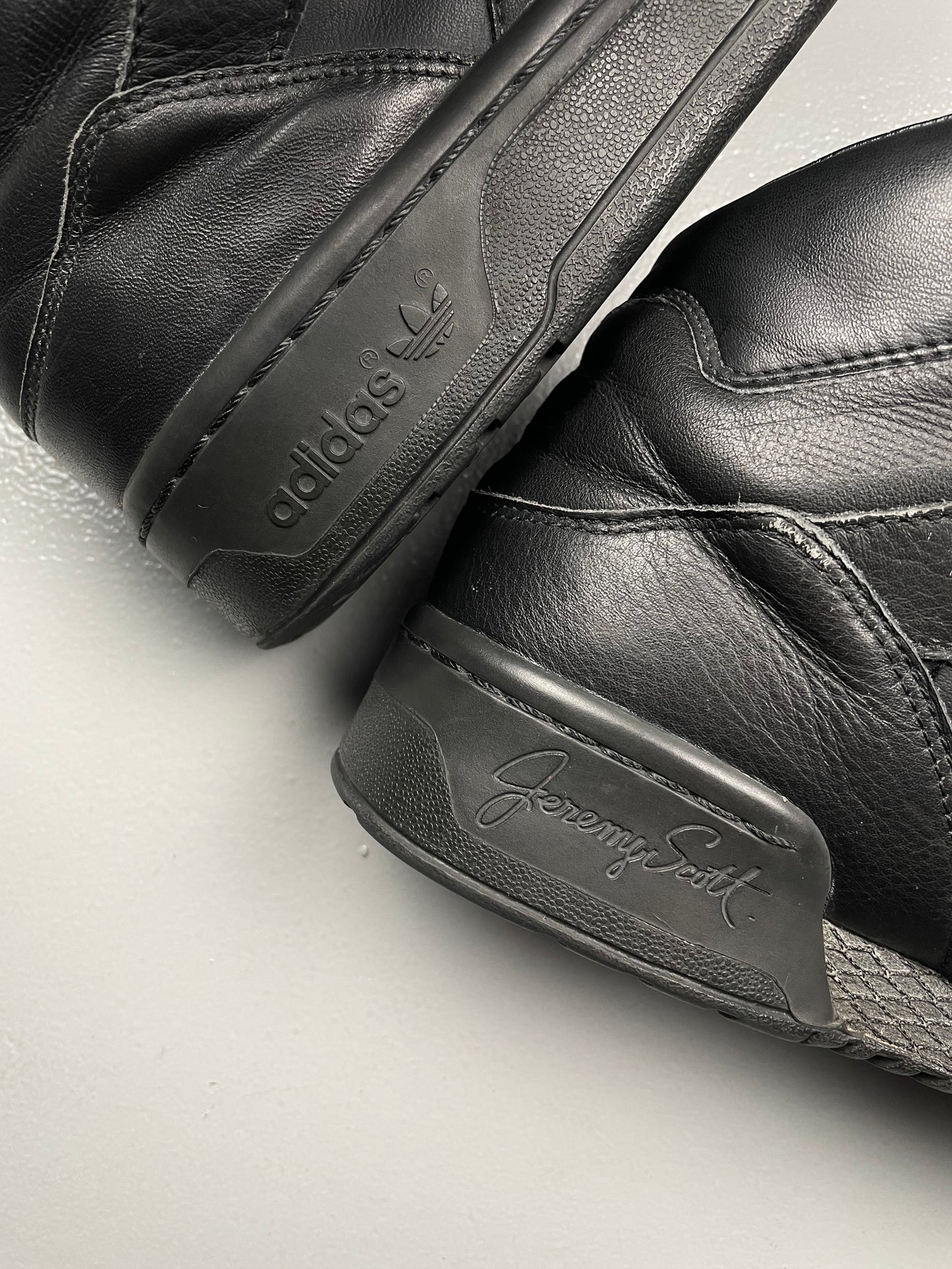 adidas Originals by Jeremy Scott A/W 2009 JS Wings (black) - size 42 2/3