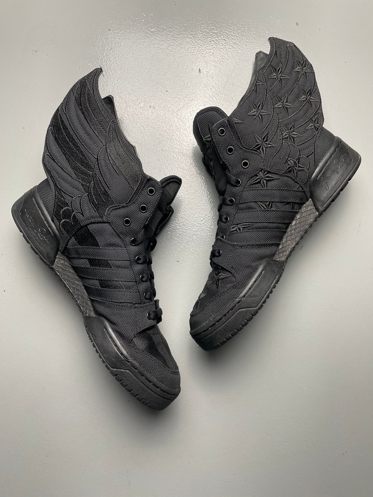 adidas Originals by Jeremy Scott X A$AP Rocky 2013 JS Wings 2.0 Black Flag - size 43 1/3