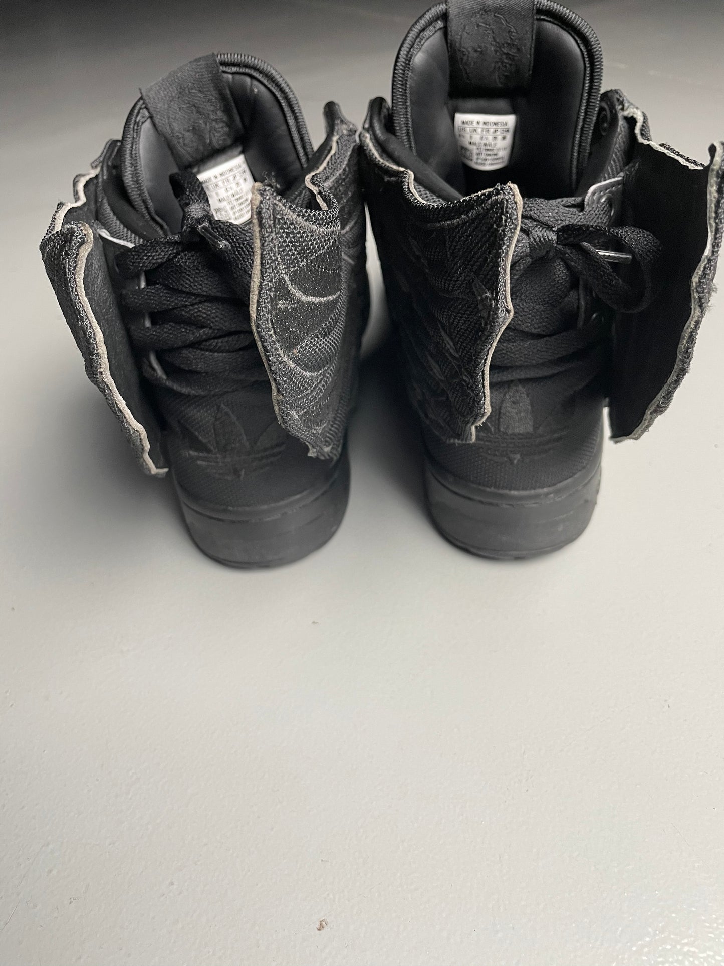 adidas Originals by Jeremy Scott X A$AP Rocky 2013 JS Wings 2.0 Black Flag - size 43 1/3