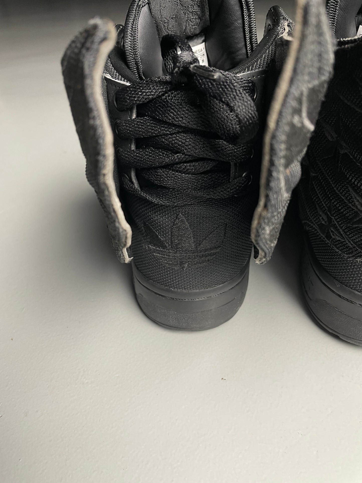 adidas Originals by Jeremy Scott X A$AP Rocky 2013 JS Wings 2.0 Black Flag - size 43 1/3