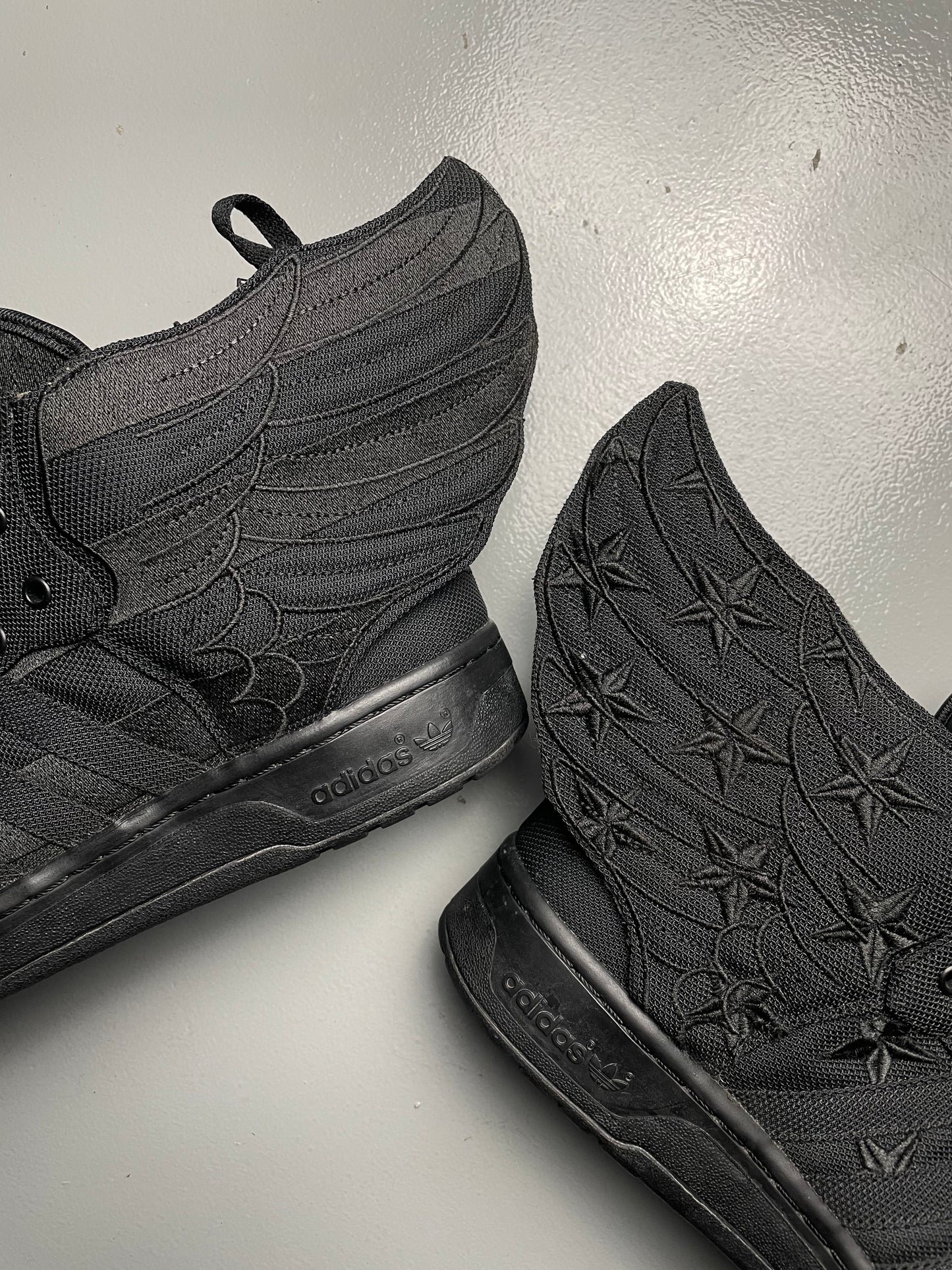 adidas Originals by Jeremy Scott X A$AP Rocky 2013 JS Wings 2.0 Black Flag - size 43 1/3