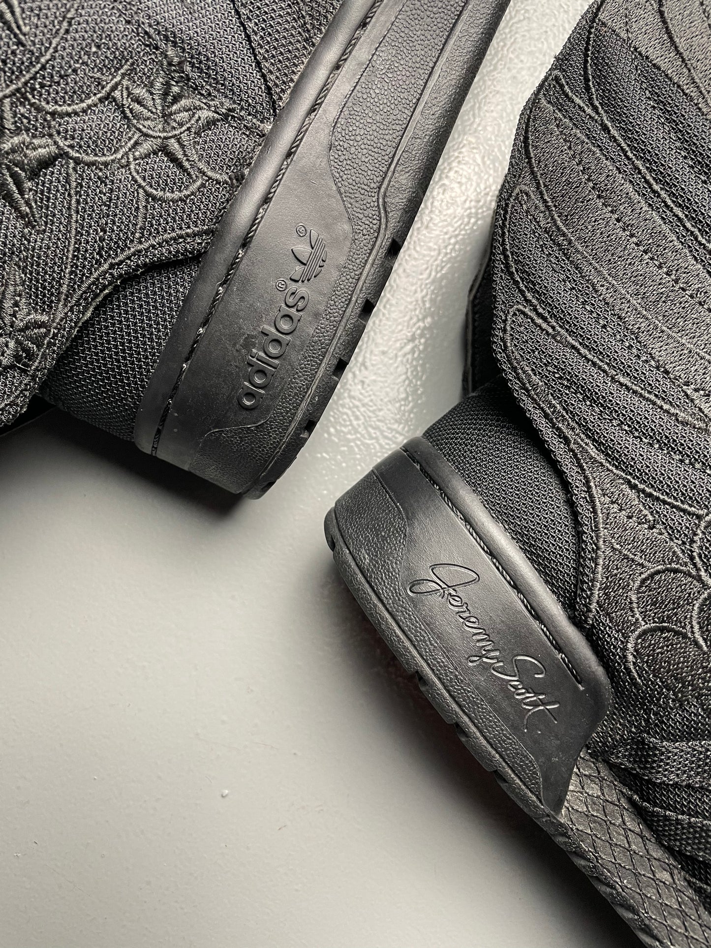 adidas Originals by Jeremy Scott X A$AP Rocky 2013 JS Wings 2.0 Black Flag - size 43 1/3