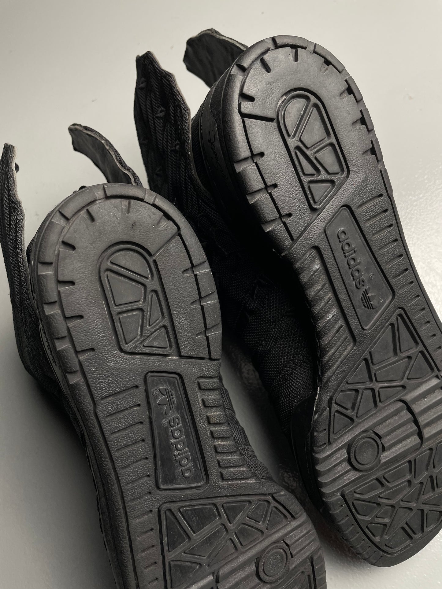 adidas Originals by Jeremy Scott X A$AP Rocky 2013 JS Wings 2.0 Black Flag - size 43 1/3
