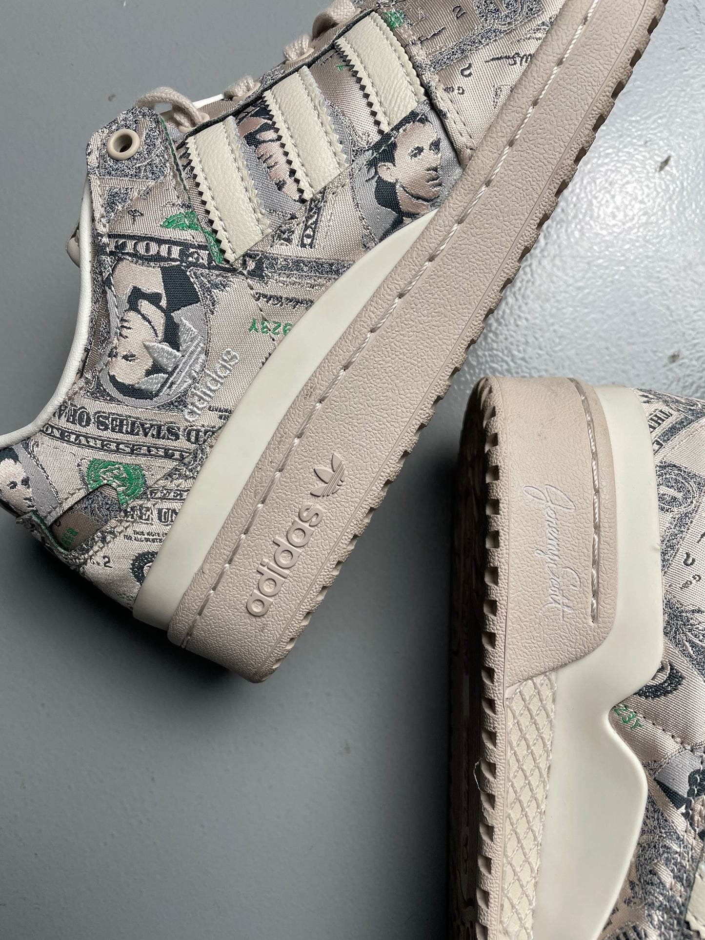 2021 adidas Originals by Jeremy Scott JS Forum Money Lo (no wings) - size 42 2/3