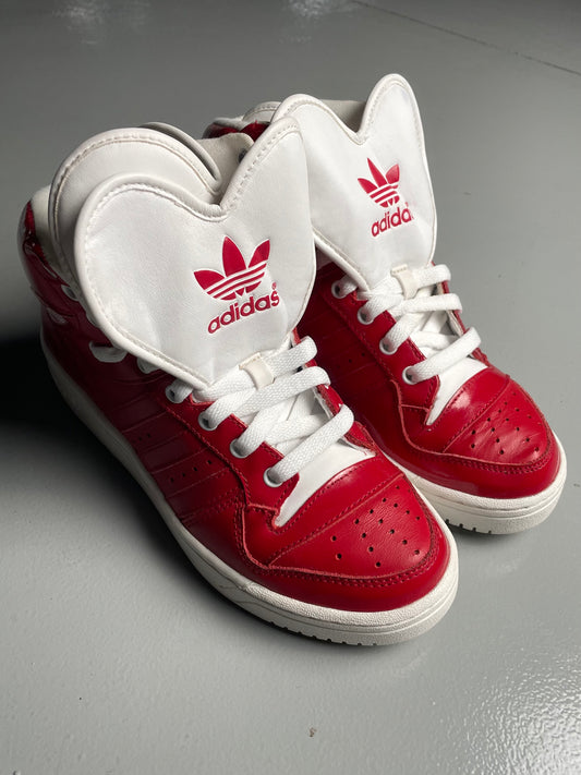 2012 adidas Originals Metro Attitude Logo Heart (red) - size 38 2/3