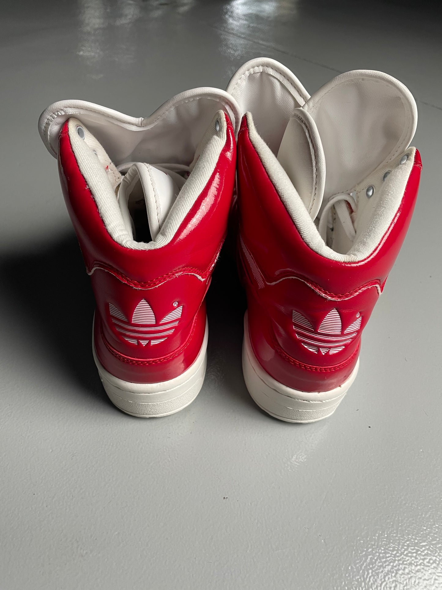 2012 adidas Originals Metro Attitude Logo Heart (red) - size 38 2/3