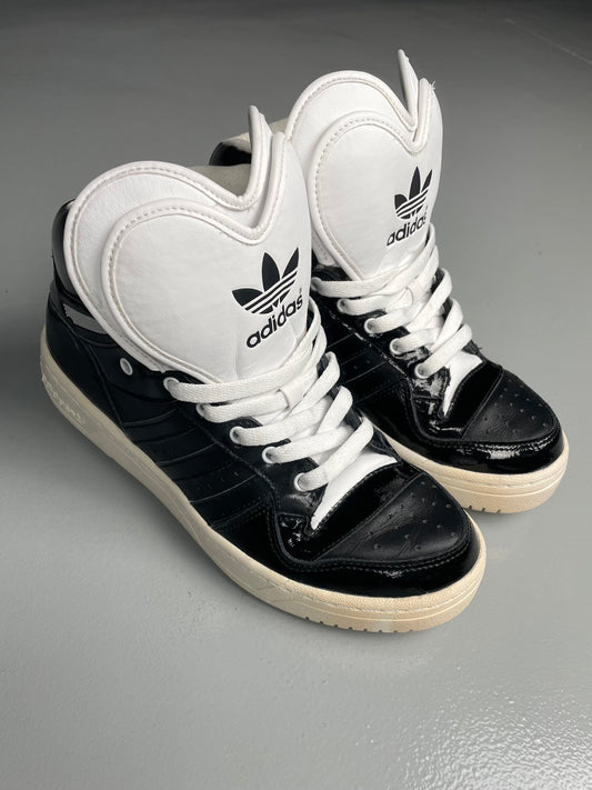 2012 adidas Originals Metro Attitude Logo Heart (black) - size 41 1/3