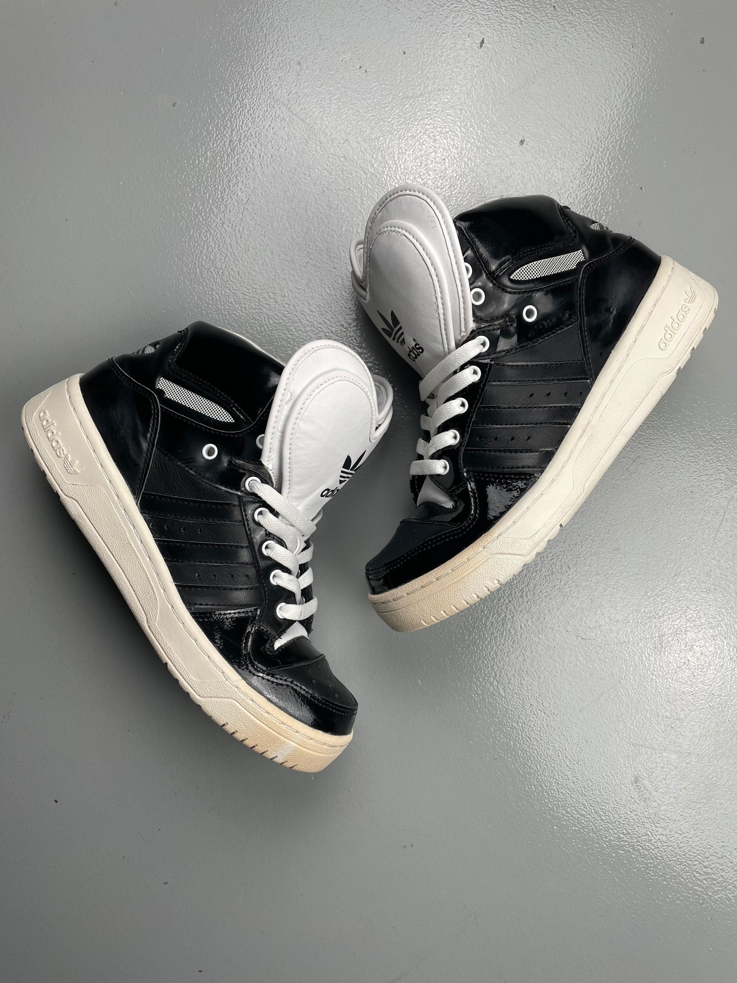 2012 adidas Originals Metro Attitude Logo Heart (black) - size 41 1/3