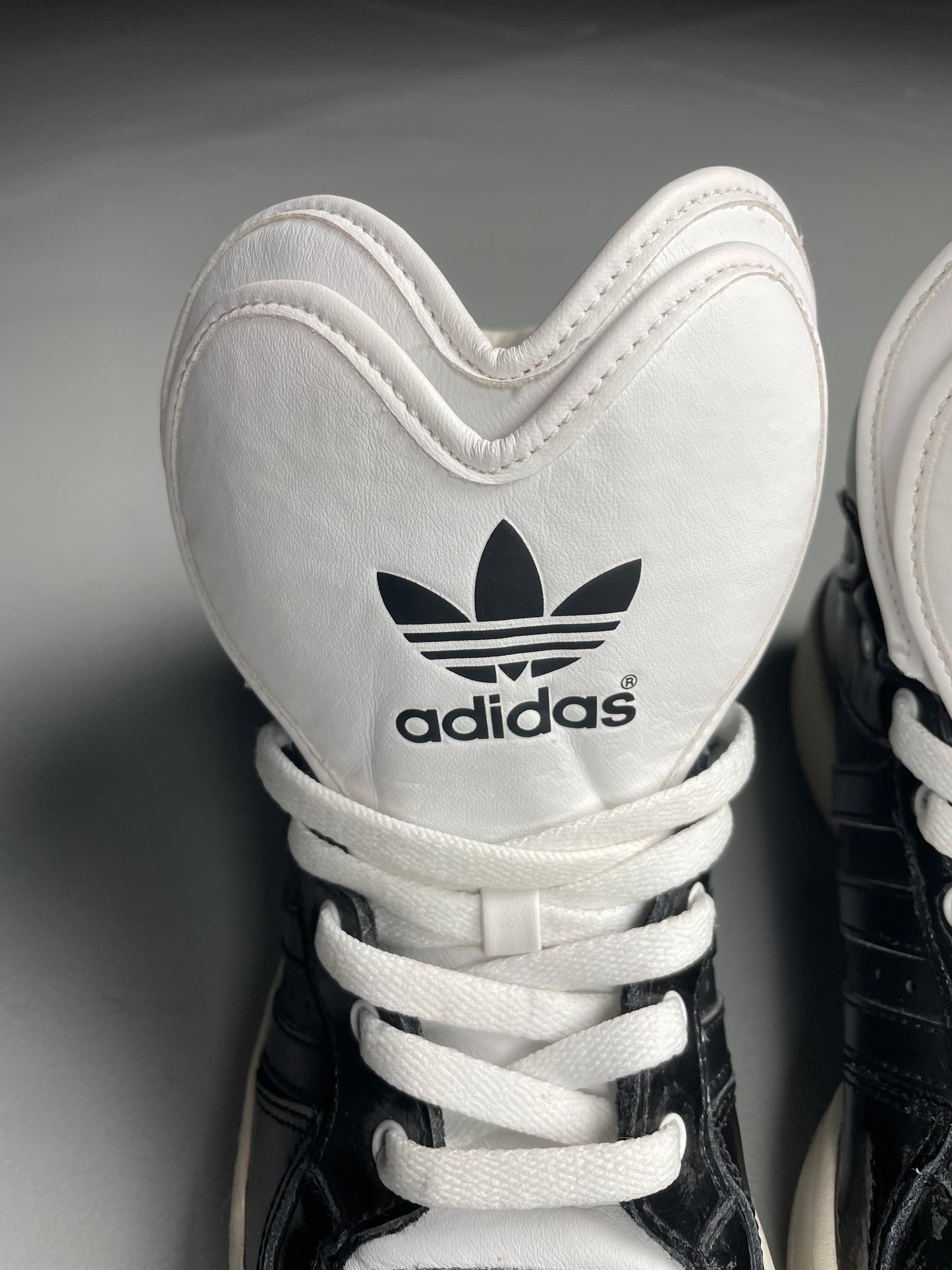 2012 adidas Originals Metro Attitude Logo Heart (black) - size 41 1/3