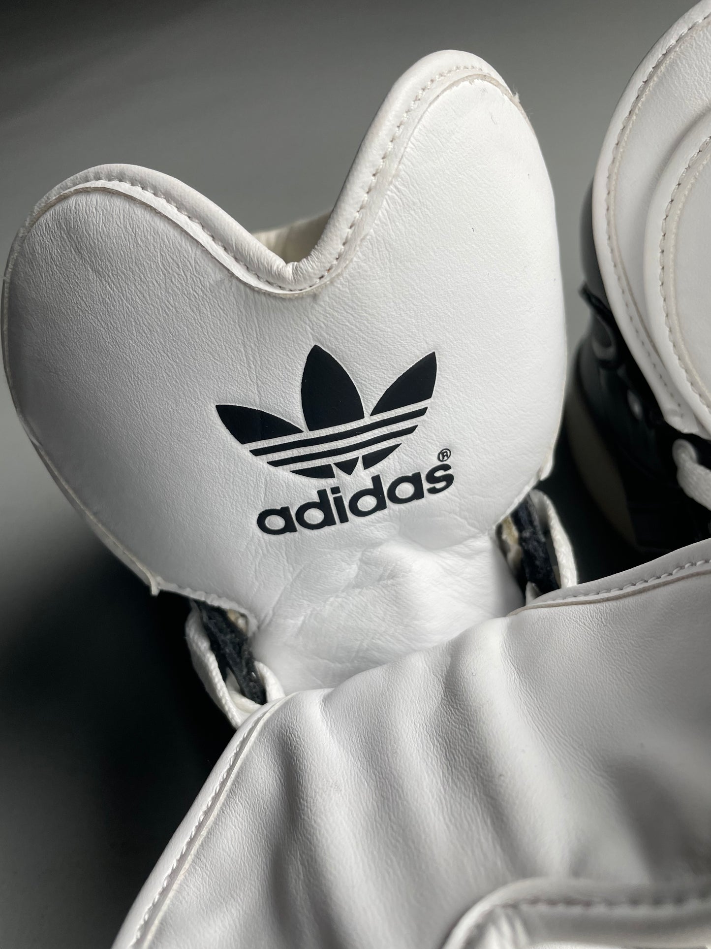 2012 adidas Originals Metro Attitude Logo Heart (black) - size 41 1/3