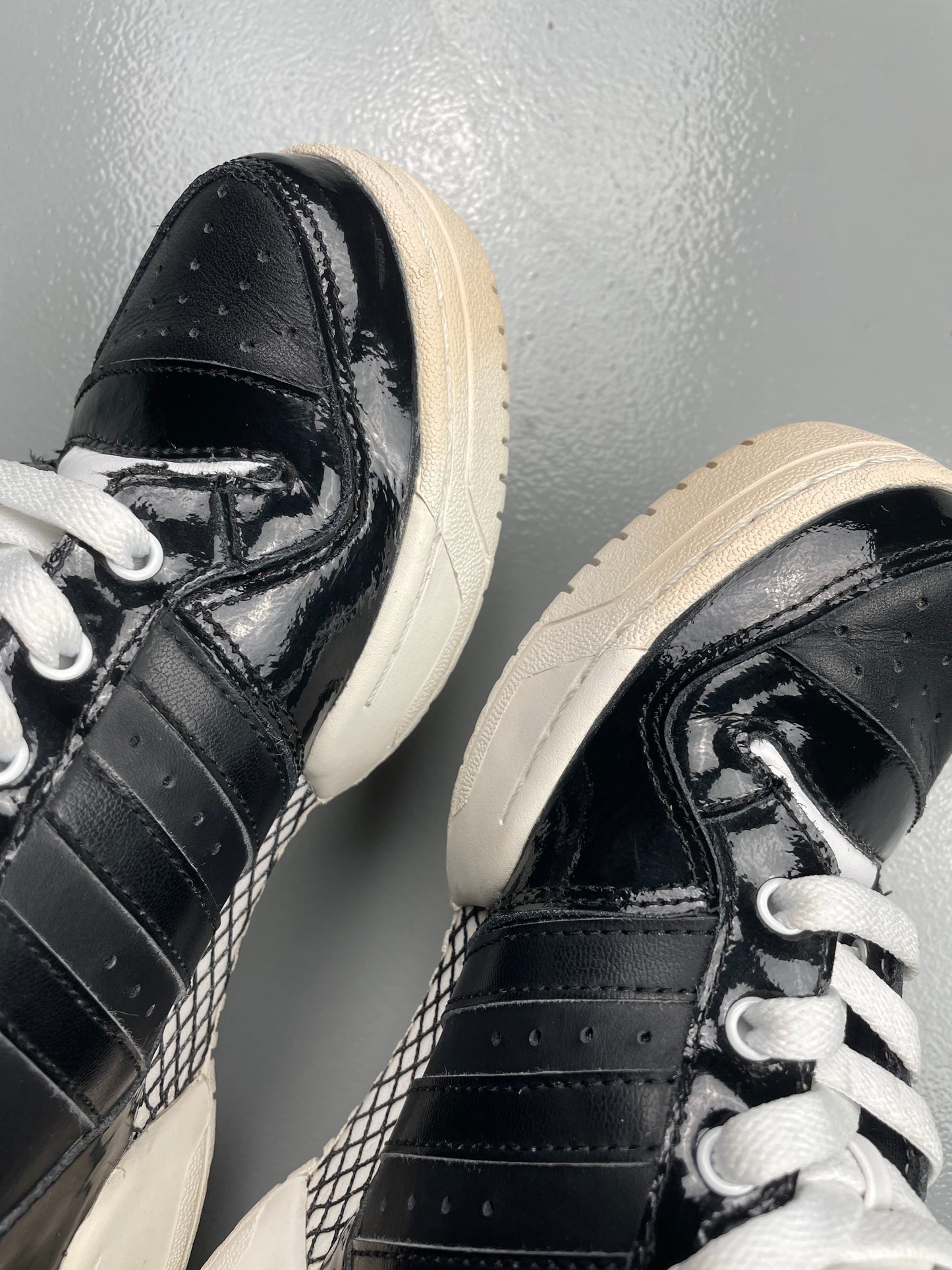 2012 adidas Originals Metro Attitude Logo Heart (black) - size 41 1/3