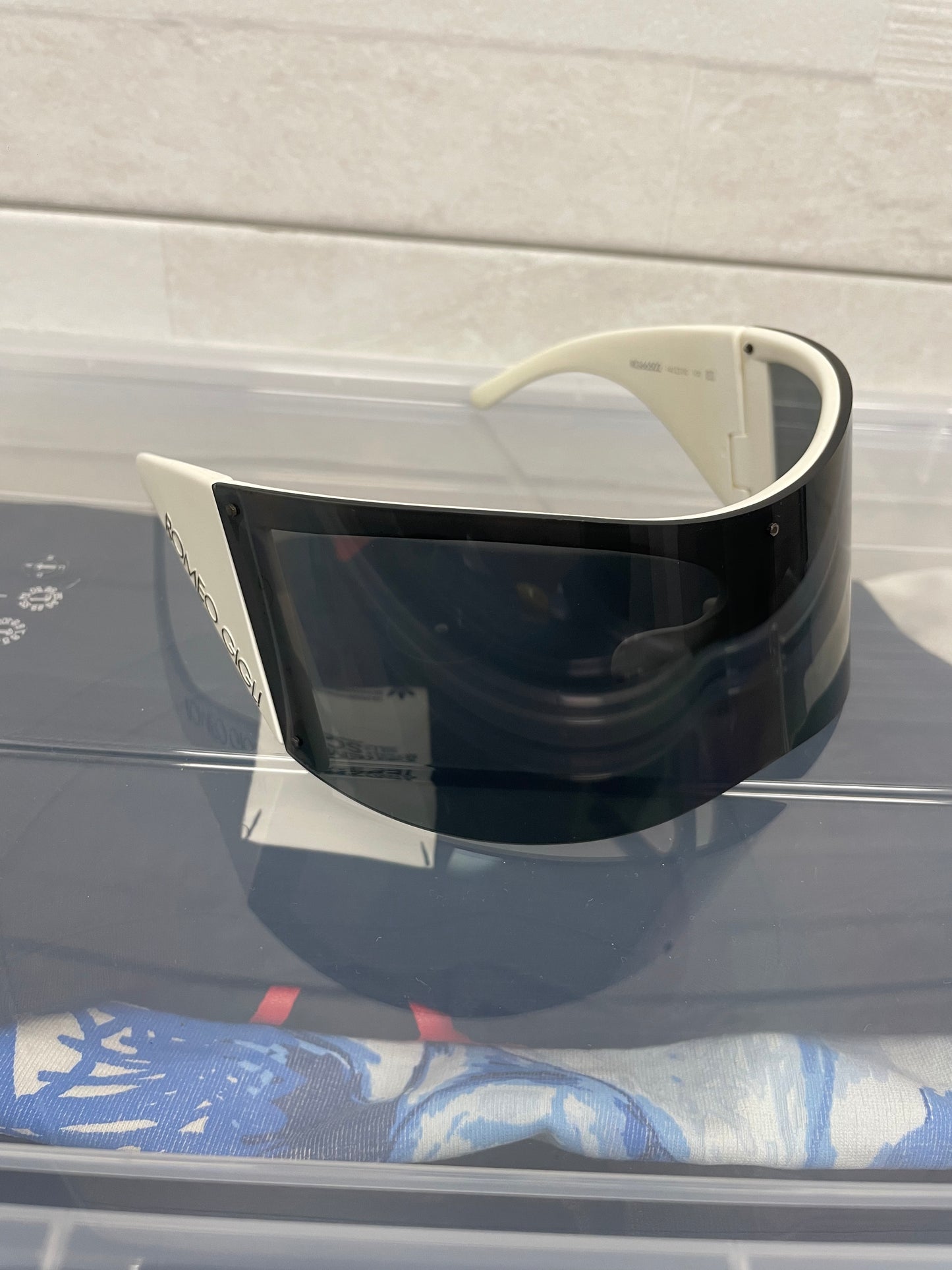 2006 Romeo Gigli RG66502 shield sunglasses (white)