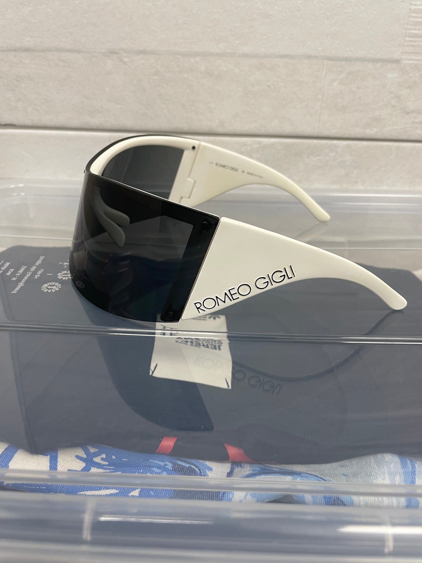 2006 Romeo Gigli RG66502 shield sunglasses (white)