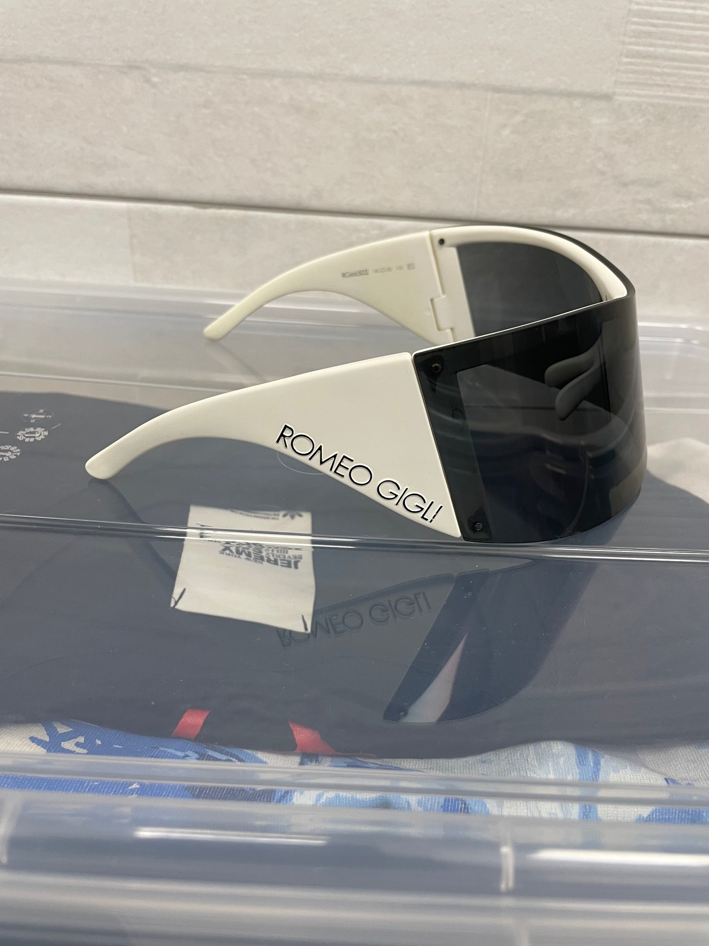 2006 Romeo Gigli RG66502 shield sunglasses (white)
