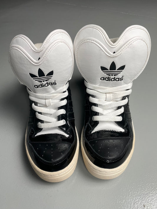 2012 adidas Originals Metro Attitude Logo Heart (black) - size 41 1/3