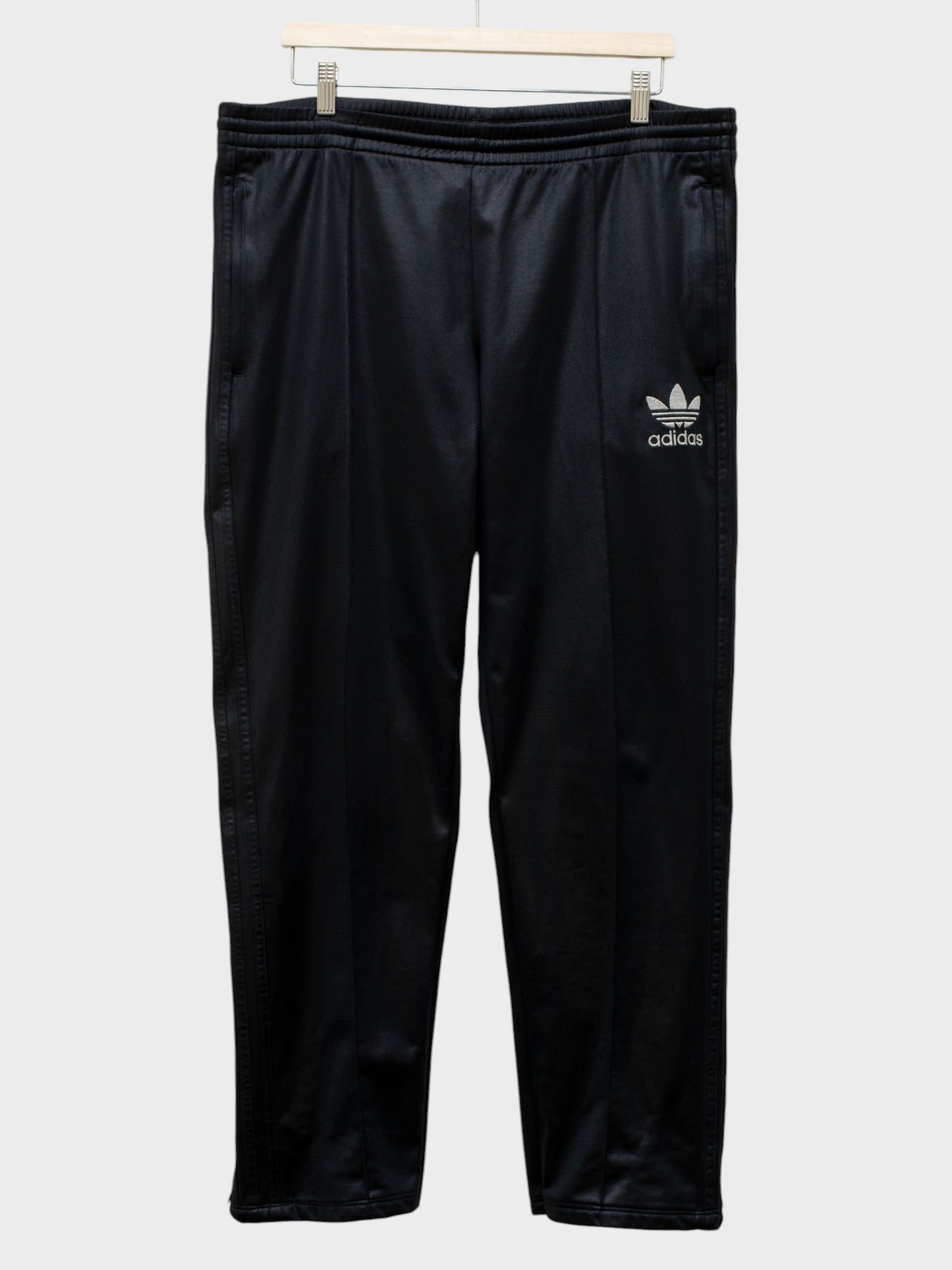 adidas Originals - 2009 - Chile 62 track pants (black/black) - size L